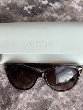 Burberry Tortoiseshell Cat-Eye Sunglasses with Brown Lenses